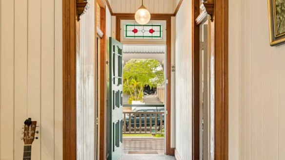 Crowd roars as classic Queenslander’s $1.96m sale defies slump