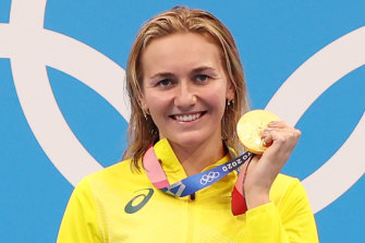 Ariarne Titmus poses with the gold medal for the women’s 200m freestyle Final on day five of the Tokyo 2020 Olympic Games.