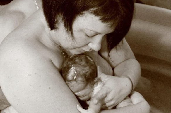 Philippa Scott é coordenadora do Homebirth Australia e tesoureira do Homebirth Queensland. Ela é uma forte defensora da escolha e autonomia das mulheres.