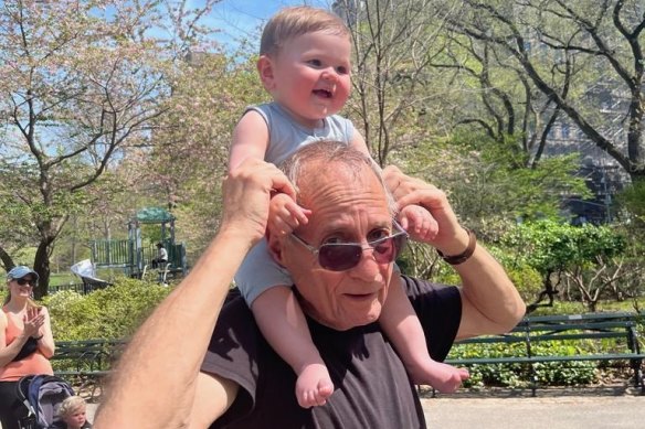 Jaque Grinberg and his granddaughter Alexa in New York.