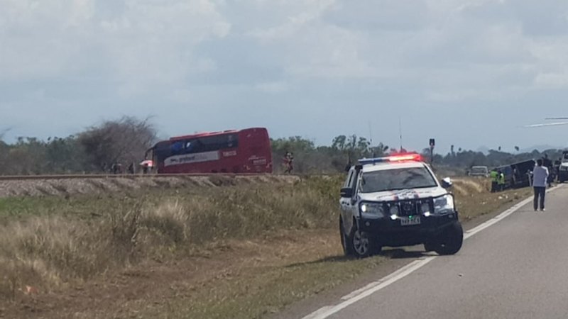 North Queensland bus crash leaves three dead, four fighting for life