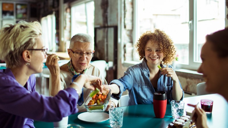 Why women make friends differently from men at work