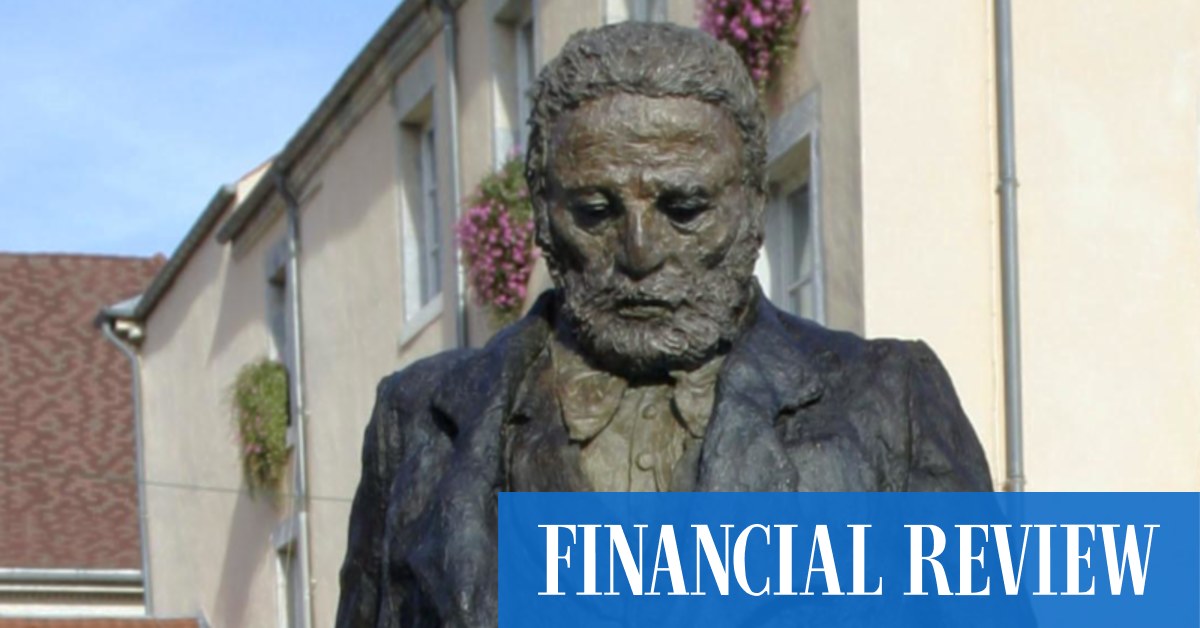 'Le wokisme' turns on a statue of Les Miserables author Victor Hugo - Vimarsana News