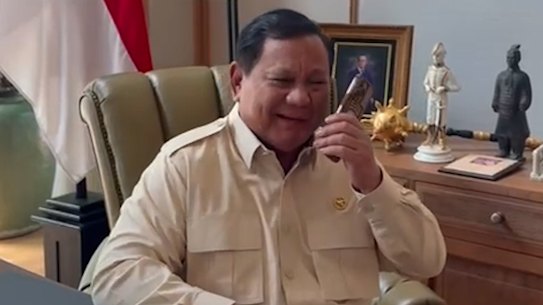 Indonesian President Prabowo Subianto talks to Prime Minister Anthony Albanese