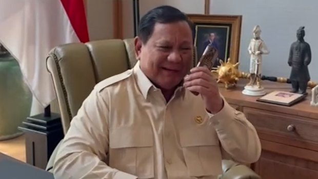 Indonesian President Prabowo Subianto talks to Prime Minister Anthony Albanese