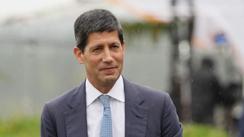 Warsh leaves door open to lift in September, or not