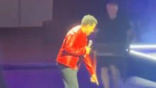 New footage from his St. Louis concert shows the moment Lionel Richie called for a seat to be bought on stage, hours before he was hospitalised. 