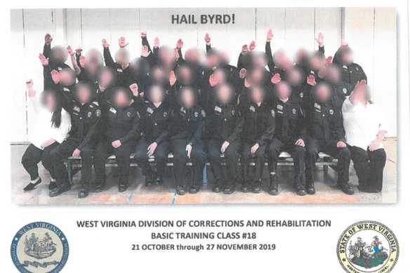 West Virginia corrections trainees were told by their instructor to perform a Nazi salute, an inquiry into the incident has found. 