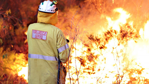 Gingin's out of control bushfire is spreading quickly, reigniting fears for homes and safety.
