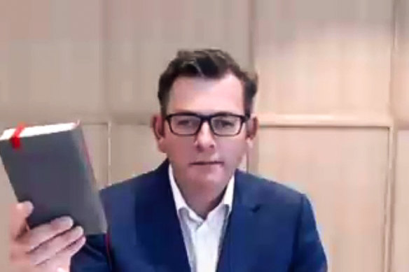 Daniel Andrews taking the oath at the hotel quarantine inquiry.