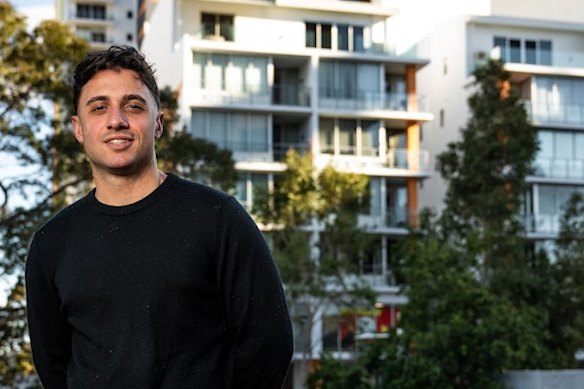 Australians are working more hours, and it might be hurting our living standards