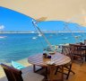 客人们仍然可以在佩波尼酒店(Peponi Hotel)观看14世纪波斯水手从希拉海岸带到东非的单桅帆船。