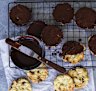 Flourless almond and chocolate crisp

