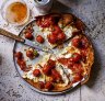 Fast four-ingredient pizza with sopressa and tomato.