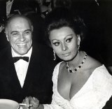La favorita: Carlo Ponti and Sophia Loren at the Americana Hotel in New York, 1965.