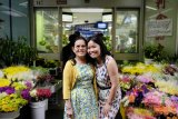 Diana Nguyen and her mother Hong Nguyen, who was a refugee from Vietnam, at Springvale market. 