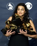 Norah Jones in 2003 with the five Grammy awards she won that year.