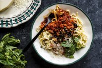 Pasta with cauli-bol and crispy capers.