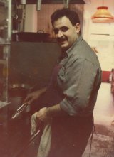 Co-owner Mario De Pasquale at the stoves of Marios in 1986.