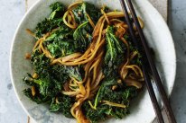 Stir-fried potato slivers with kale with ginger.