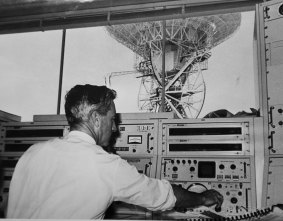 Barnard Schrivener at the controls of the antenna at Honeysuckle Creek in 1968.