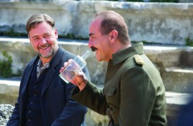 Joshua Connor (Russell Crowe) and Major Hasan (Yilmaz Erdogan) in The Water Diviner. 