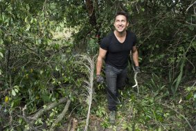 Instead of the Australian Outback, Jamie Durie heads out back in some US gardens.