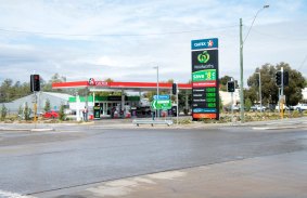Woolworths is in a sale and leaseback of the 26-28 Dowling Street, Forbes, service station.

Woolworths Fuel  Forbes 6April 2015_20.JPG