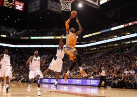Vertical leaper: Hakim Warrick goes up for a slam dunk against the Dallas Mavericks during his stint with the Phoenix Suns.