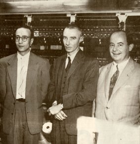 John von Neumann right with Herman Goldstine and Robert Oppenheimer 