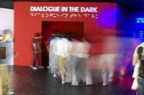 <b>Dialogue in the Dark: </b> immersive.