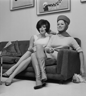 Joan (left) and Jackie Collins, in January 1966. 