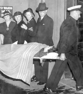 Survivors from the Rodney Disaster being brought into Sydney Hospital on 13 February 1938. 