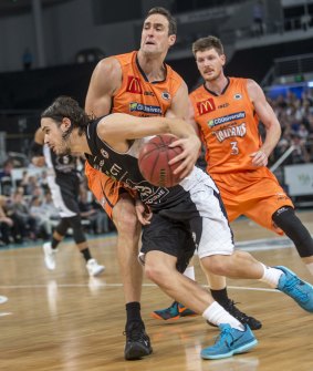 Melbourne United's Chris Goulding (front) wants to ruin a few evenings for fans at away games.