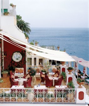 Outdoor dining, Amalfi-style.