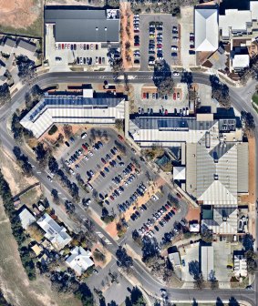 Chisholm Village Shopping Centre has been sold for $22 million to a private investor through JLL Australia. 