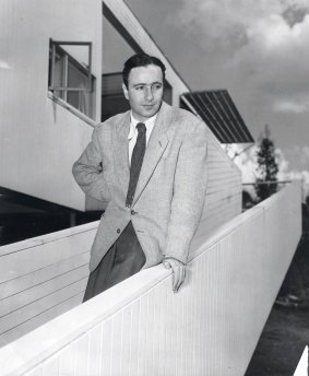 Harry Seidler at Rose Seidler House in 1952, when he won the Sulman Prize.
