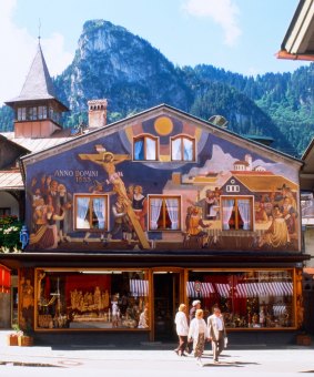 An Oberammergau building with a crucifixion scene.