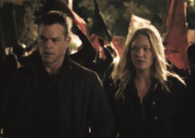 Matt Damon and Julia Stiles in Jason Bourne.