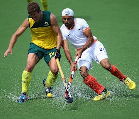 Andrew Philpott of Australia battles for the ball with Gurwinder Chandi of India.