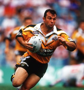 Craig Field plays for the Wests Tigers in 2001.
