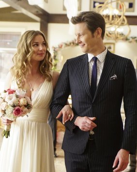 Emily has to decide how far she'll go before admitting defeat on the series finale of Revenge. 