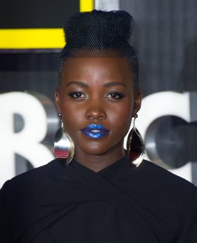 Lupita Nyong'o wore galactic blue lips at the European premiere of <i>Star Wars - The Force Awakens</i>.