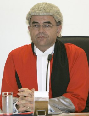 Brian Martin addresses the Darwin Supreme Court in October 2005 ahead of the murder trial of British backpacker Peter Falconio.