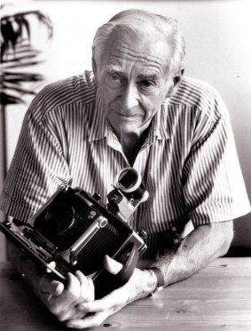 Max Dupain poses with one of his cameras in 1979. 