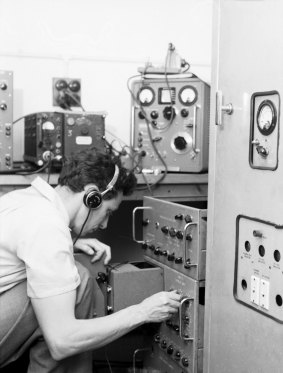 CCSIRO officers listen to the radio signals of Russian satellite, Sputnik I, at Sydney University, 7 October 1957.