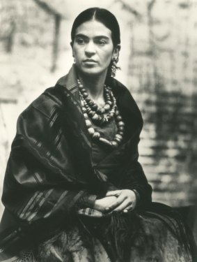 Frida Kahlo, 1930, selenium-toned gelatin silver print. Courtesy of Throckmorton Fine Art, Inc, 1981 Centre for Creative Photography,
Arizona Board of Regents.