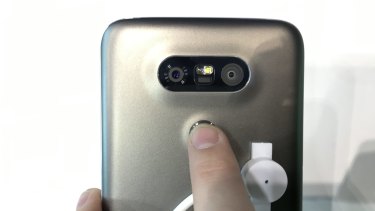 The rear of the G5 houses the power button and fingerprint sensor as well as an array of two primary cameras.
