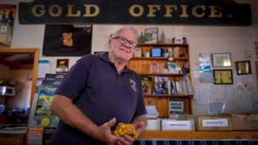 John Gladdis with a gold nugget replica at his shop in Maryborough. 