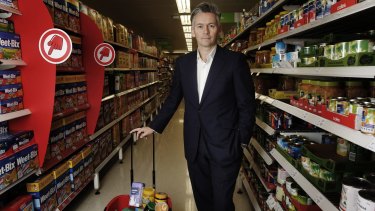 UBS says Coles boss John Durkan has been too slow to respond to Woolworths' $1 billion investment in prices and service. 